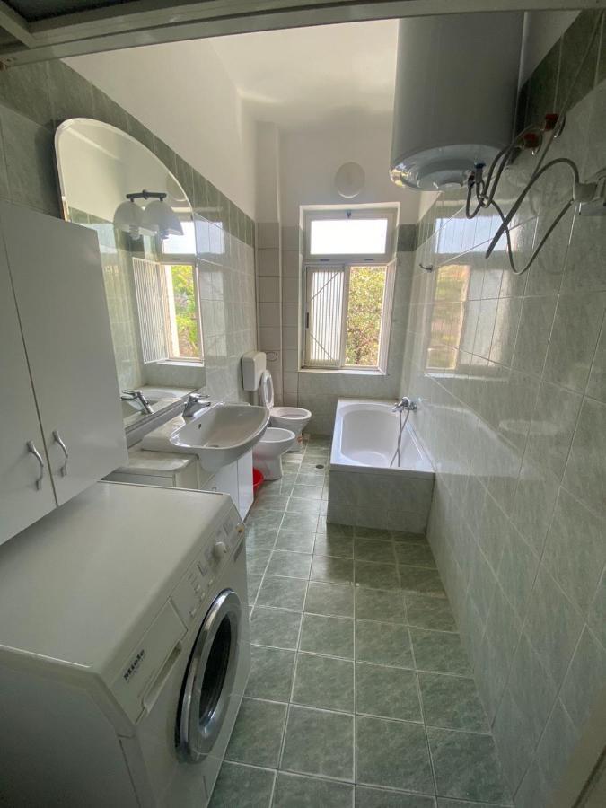 Vollga Promenade Lovely 2 bedroom Apartment Durres Bagian luar foto